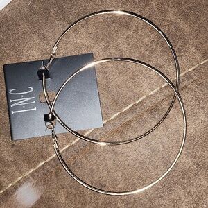 NWT 100MM Goldtone hoop earrings